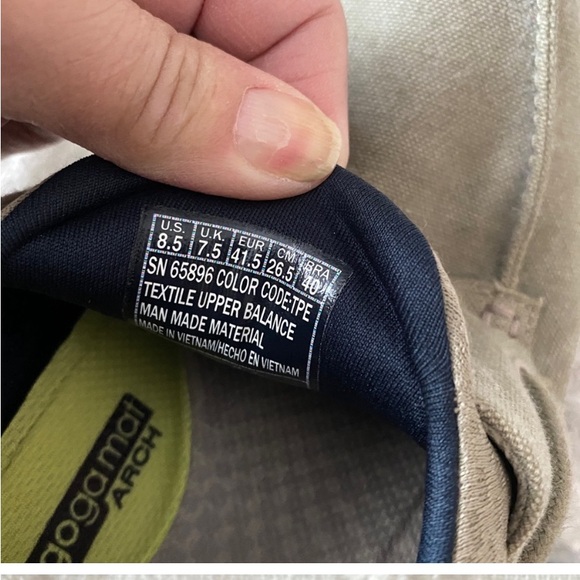 SKECHERS  GOGA ARCH SUPPORT CANVAS TAN LOAFER SHOES 8.5 - Picture 3 of 4